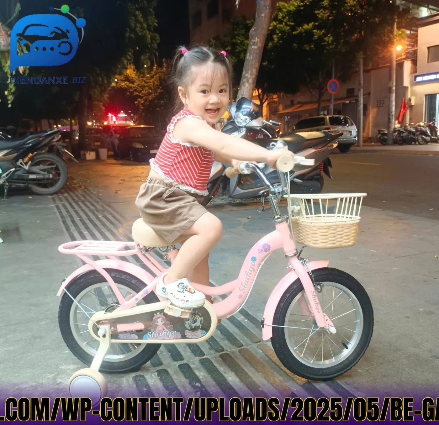 Mũ](https://topxedap.com/wp-content/uploads/2025/05/be-gai-3-tuoi-di-xe-dap.jpg
